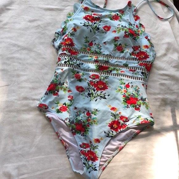 Cute one piece swim suit - Picture 1 of 3